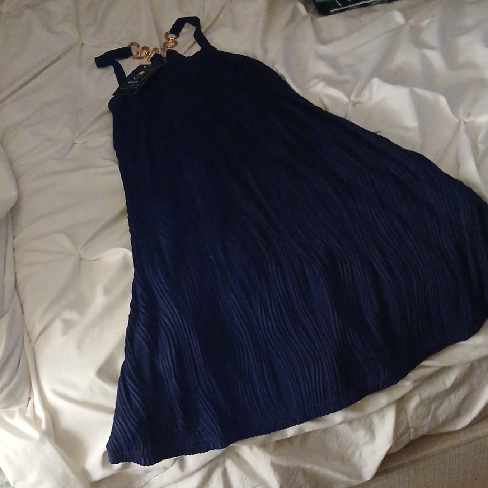 *Elegant Navy Midi Dress